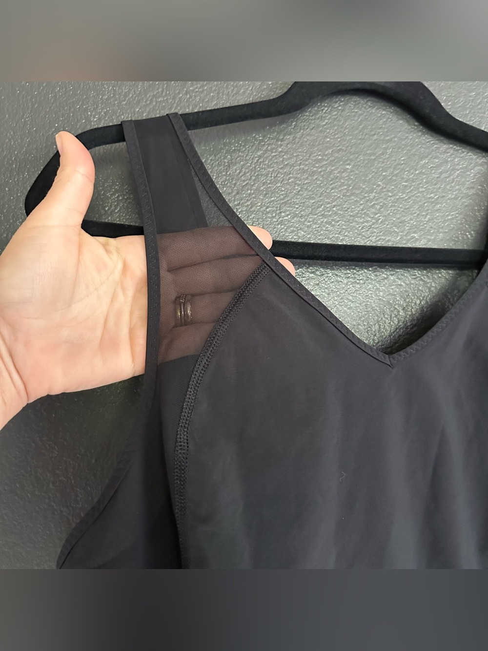 Lululemon Run With The Sun Tank Black Swift Ultra Mesh Size 6 - Picture 2 of 6